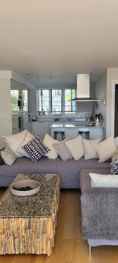 Central Modern Townhouse In Saundersfoot Βίλα Εξωτερικό φωτογραφία